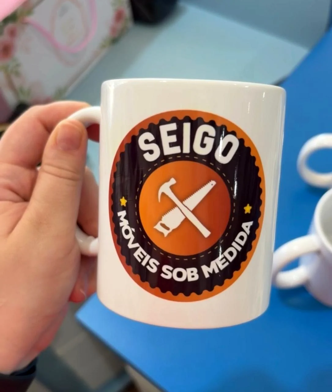 Caneca personalizada para empresa do ramo de móveis sob medida